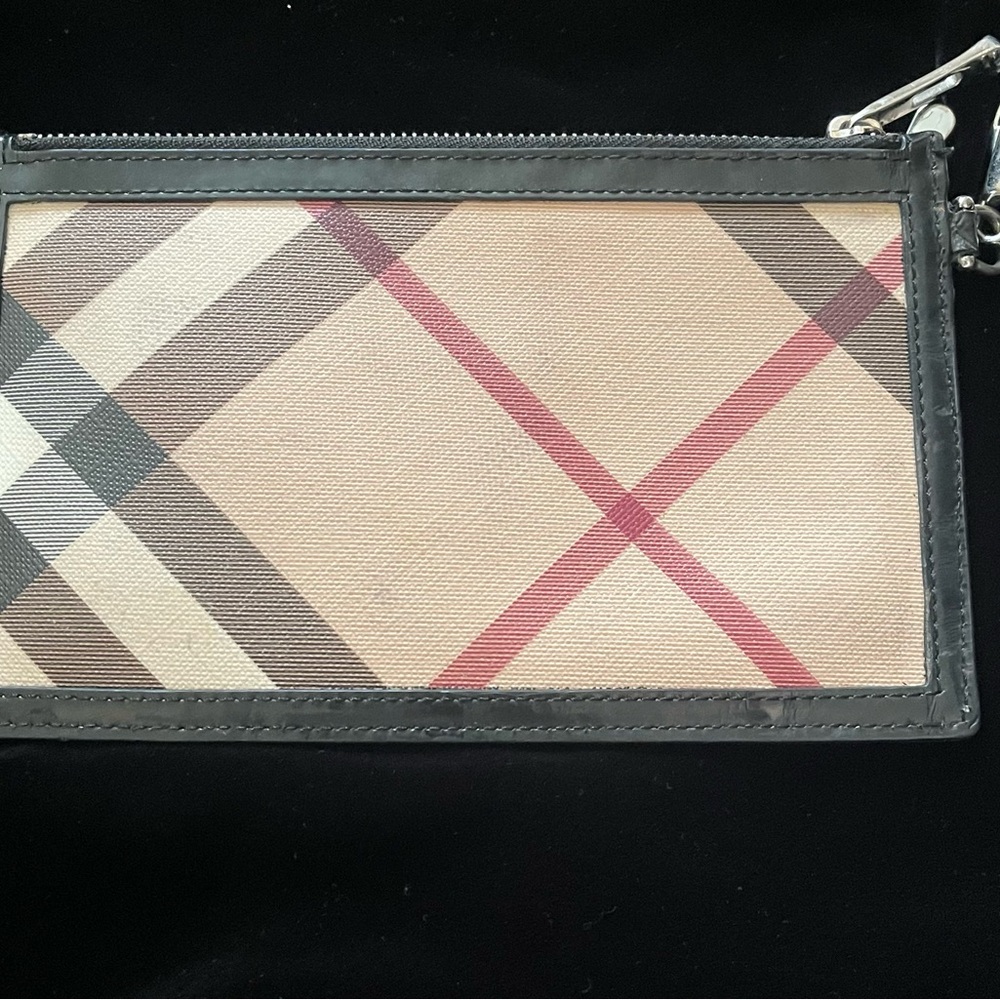 Burberry Wristlet Bag 8x5 Perfect for evening out - Picture 5 of 6